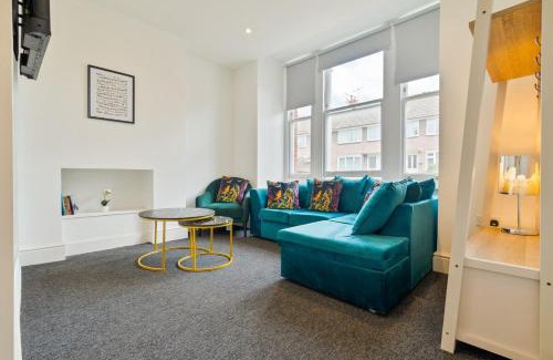 Stuppington Casa | Spacious 7 Bedroom Home with Parking, Perfect for Contractors & Families