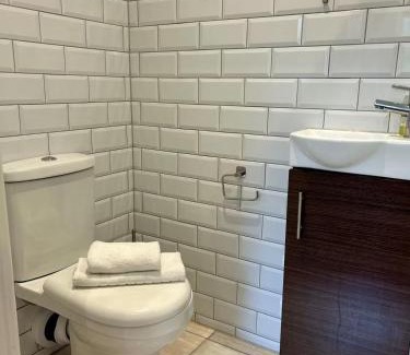 Stuppington Casa | Spacious 7 Bedroom Home with Parking, Perfect for Contractors & Families