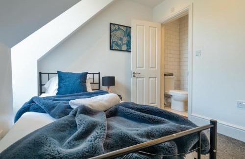 Stuppington Casa | Spacious 7 Bedroom Home with Parking, Perfect for Contractors & Families