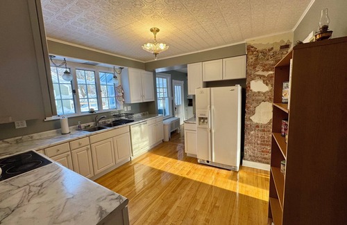 Laurium Casa | Spacious 7-bedroom house with WiFi, Garage, Sauna, and AC in amazing Calumet