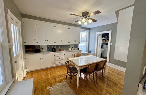 Laurium Casa | Spacious 7-bedroom house with WiFi, Garage, Sauna, and AC in amazing Calumet
