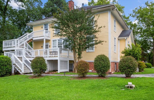 Roper Casa | Spacious 7-bedroom house Near Mackey's Marina and the Albemarle Sound.