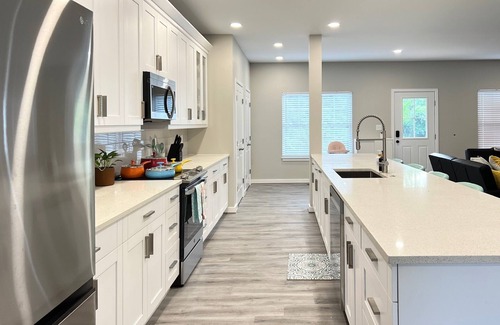 Reservoir Casa | Spacious 7-bedroom house in brilliant Newport News with AC, WiFi
