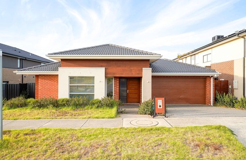 Clyde North Casa | Spacious 7BR Home in Clyde - Ideal for Groups