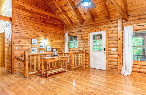 Gatlinburg Casa | Spacious 7BR Modern Rustic Log Cabin Retreat, Hot Tub, Arcade Room