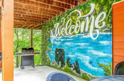 Gatlinburg Casa | Spacious 7BR Modern Rustic Log Cabin Retreat, Hot Tub, Arcade Room