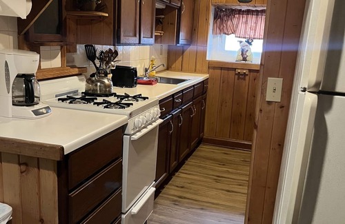 Great Valley Chalet De Esquí | Spacious 8 Bdrm Chalet set up for entertaining!