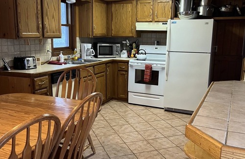 Great Valley Chalet De Esquí | Spacious 8 Bdrm Chalet set up for entertaining!