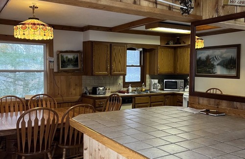 Great Valley Chalet De Esquí | Spacious 8 Bdrm Chalet set up for entertaining!