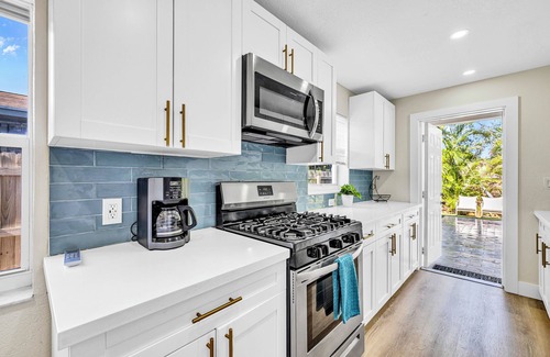 Delray Beach Casa | Spacious 8-bedroom house in Delray Beach Steps From Atlantic Av. Heated Pool.