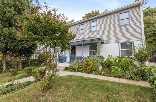 Hyattsville Casa | Spacious 8-bedroom house with AC and WiFi in charming Hyattsville