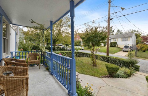 Hyattsville Casa | Spacious 8-bedroom house with AC and WiFi in charming Hyattsville