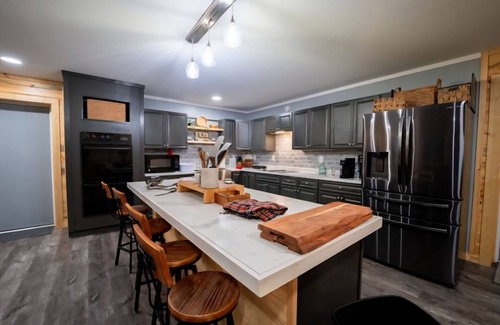 Dale Casa | Spacious 8-bedroom barndo near Norris City and Mcleansboro Il. Sleeps up to 14