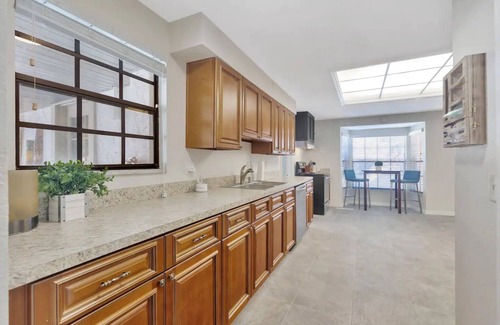 Palm Harbor Casa | Spacious 8-Bedroom Mansion Just 10 Minutes from Honeymoon Island Beach