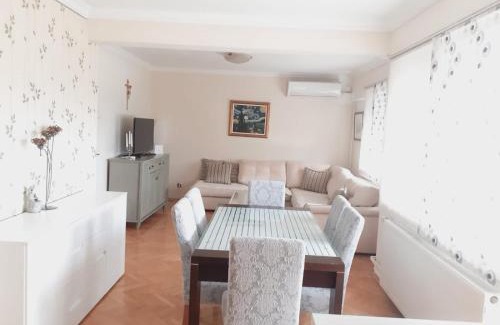 Ljubuski Apartamento | Spacious 80m2 Apartment in the Center
