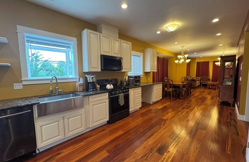 Hillsboro Casa | Spacious, Accessible Hillsboro Retreat – Deck, Grill & Family-Friendly Comfort