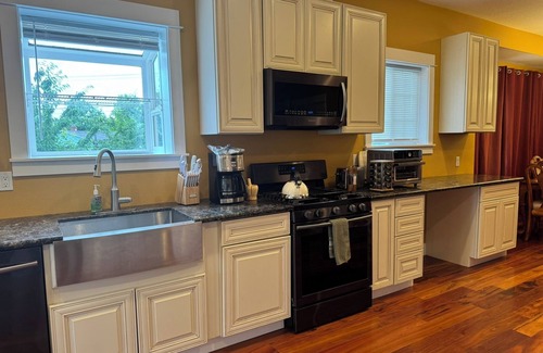 Hillsboro Casa | Spacious, Accessible Hillsboro Retreat – Deck, Grill & Family-Friendly Comfort