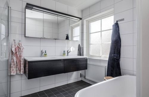 Vega Casa | Spacious accommodation near Stockholm with heated pool | SE13013
