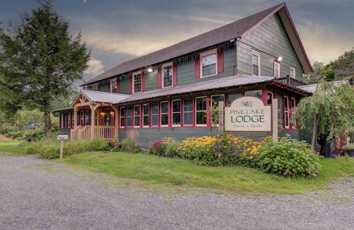 Caroga Lake Casa | Spacious Adirondack Lodge - 8BR, 6 Bath, Sleeps 16+ - Your Caroga Lake Retreat!