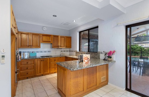 Macgregor Casa | Spacious Affordable 7B3B 2Living/Pool/Yard/Mall