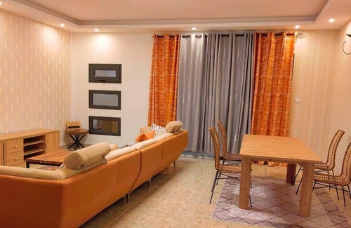 Cocody Apartamento | Spacious airy and comfortable one bedroom apartment
