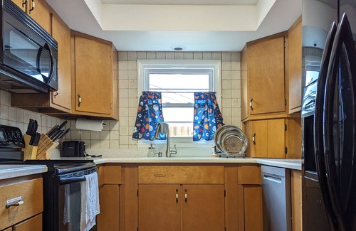 Columbus Casa | Spacious All-Star Sport House - 1 mile from NexusPark - Pet and Family Friendly!