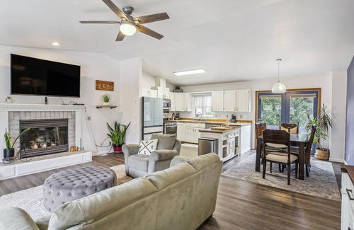 Northeast Anchorage Cabaña | Spacious Anchorage Vacation Rental w/ Private Yard