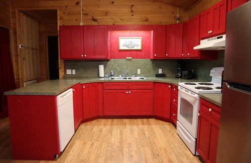 Lynn Garden Cabina | Spacious and Accessible 2 BR Cabin in Duffield, VA near Devil's Bathtub