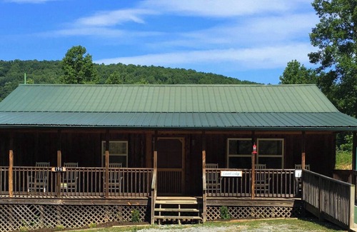 Lynn Garden Cabina | Spacious and Accessible 2 BR Cabin in Duffield, VA near Devil's Bathtub