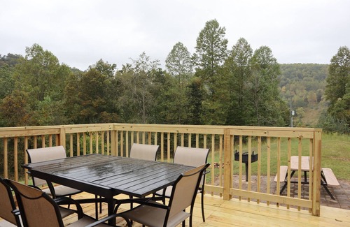 Lynn Garden Cabina | Spacious and Accessible 2 BR Cabin in Duffield, VA near Devil's Bathtub