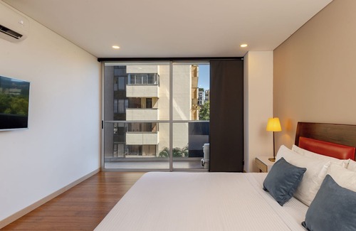 El Castillo Apartamento | Spacious and Airy 1BR unit next to Golden Mile with A/C and gym
