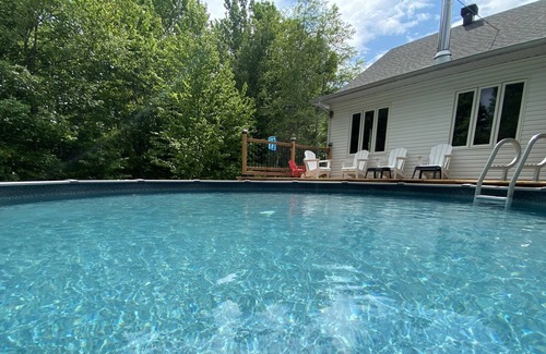 Potton Cabaña | Spacious and beautiful cottage with pool in Eastern Townships