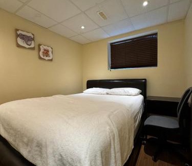 Chestermere Apartamento | Spacious and beautiful lower Apartment