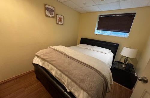 Chestermere Apartamento | Spacious and beautiful lower Apartment