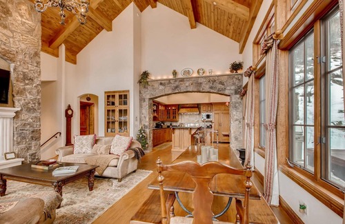 Vail Casa | ¡Escapada espaciosa y luminosa con vistas increíbles y senderos cercanos!
