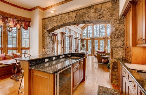 Vail Casa | ¡Escapada espaciosa y luminosa con vistas increíbles y senderos cercanos!