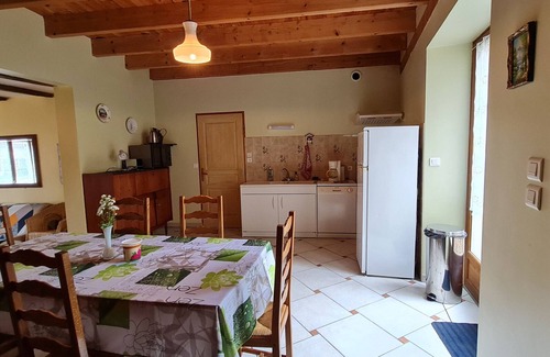 Meligny-le-Grand Cabaña | Casa espaciosa y cómoda con terraza y jardín, ideal para familia o empresa