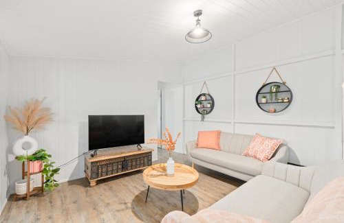 North Booval Casa | Spacious and Charming Queenslander in Ipswich