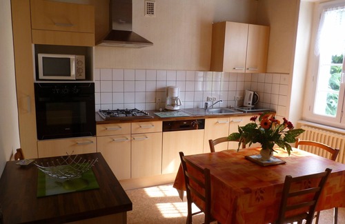 Concarneau Casa | Casa espaciosa y confortable en un jardín maduro. Wifi