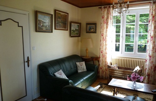 Concarneau Casa | Casa espaciosa y confortable en un jardín maduro. Wifi
