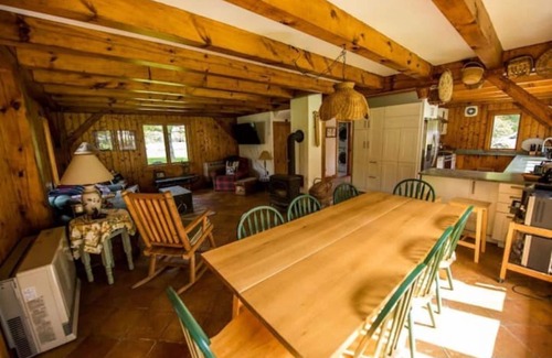 Munsonville Cabina | Spacious and comfortable home on a 250 Acre Private Estate