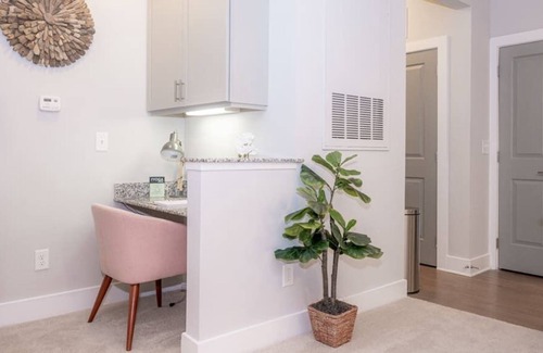 Morrisville Apartamento | Spacious and Comfy 1BR Gym, Pool+Balcony