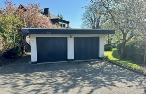 Elkeringhausen Apartamento | Spacious and cozy apartment in Winterberg-Elkeringhuizen, balcony and large garden
