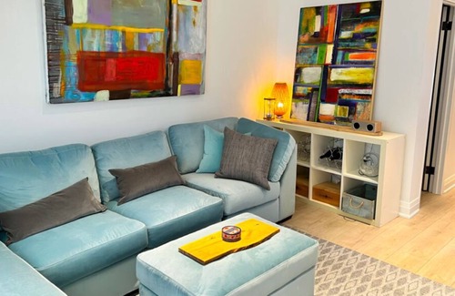 Riverside Casa | Spacious and Cozy 3-Bed, 2-Bath Residence in Toronto, ON