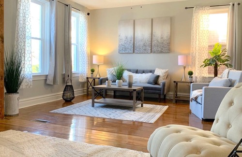 St. Louis Casa | Spacious and Cozy Home in a Great Area Next to Parks and Close Downtown!