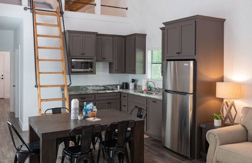 Livingston Cabina | Spacious and cozy, perfect for a family vacation, Two Creeks Crossing Resort