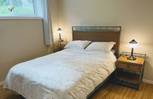 Central Saanich Casa | Spacious and cozy suite, ideal for your Island getaway.