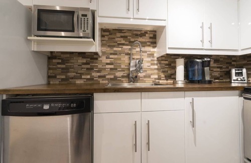 Midtown Toronto Apartamento | Spacious and elegant lower unit in stunning Casa Loma neighbourhood