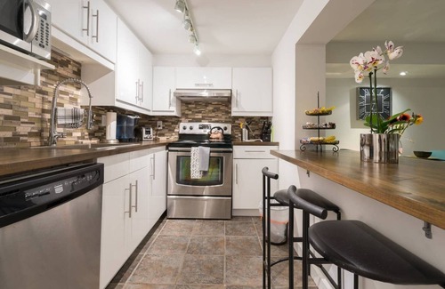Midtown Toronto Apartamento | Spacious and elegant lower unit in stunning Casa Loma neighbourhood