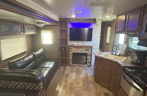 Fountain City Casa | Spacious and full stocked RV on the Mississippi River